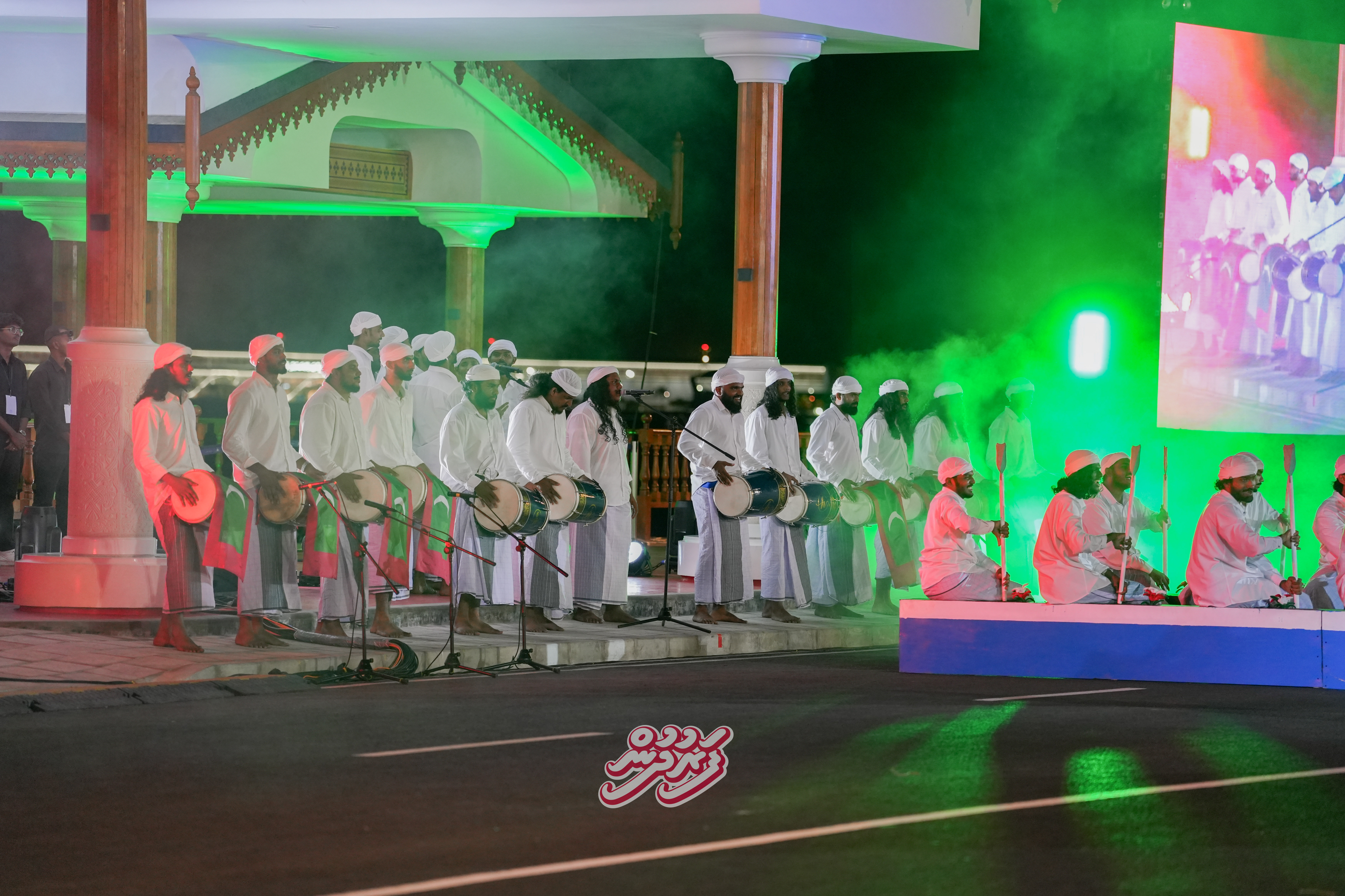 Minivan Dhuvas 2026