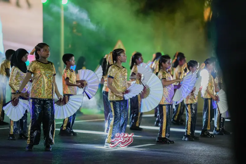 Minivan Dhuvas 2026