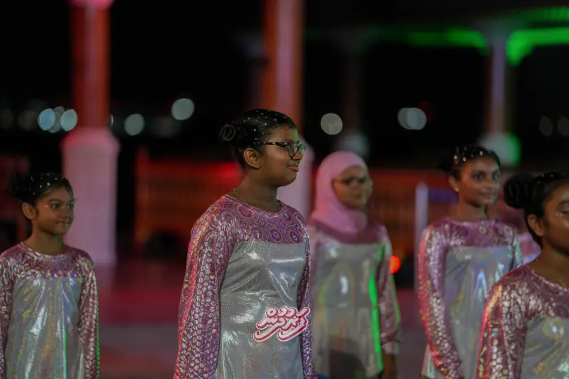 Minivan Dhuvas 2026