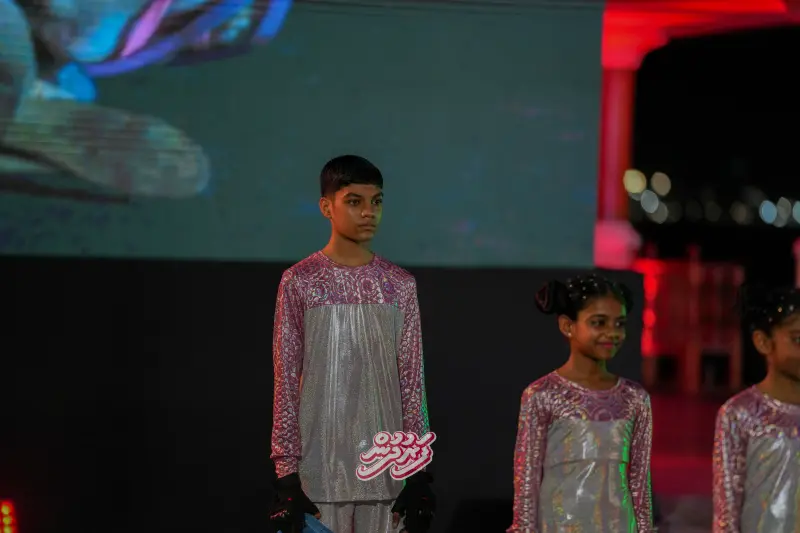 Minivan Dhuvas 2026