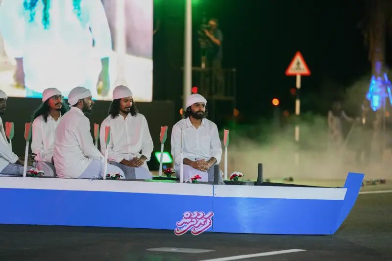 Minivan Dhuvas 2026
