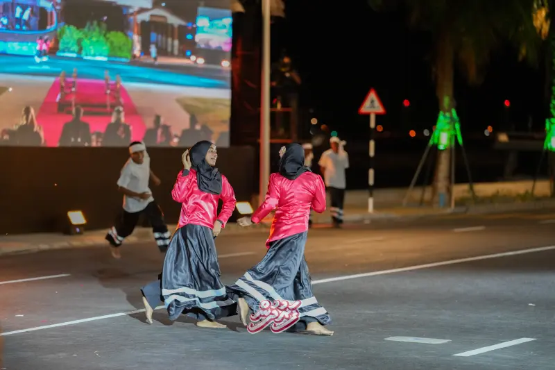Minivan Dhuvas 2026