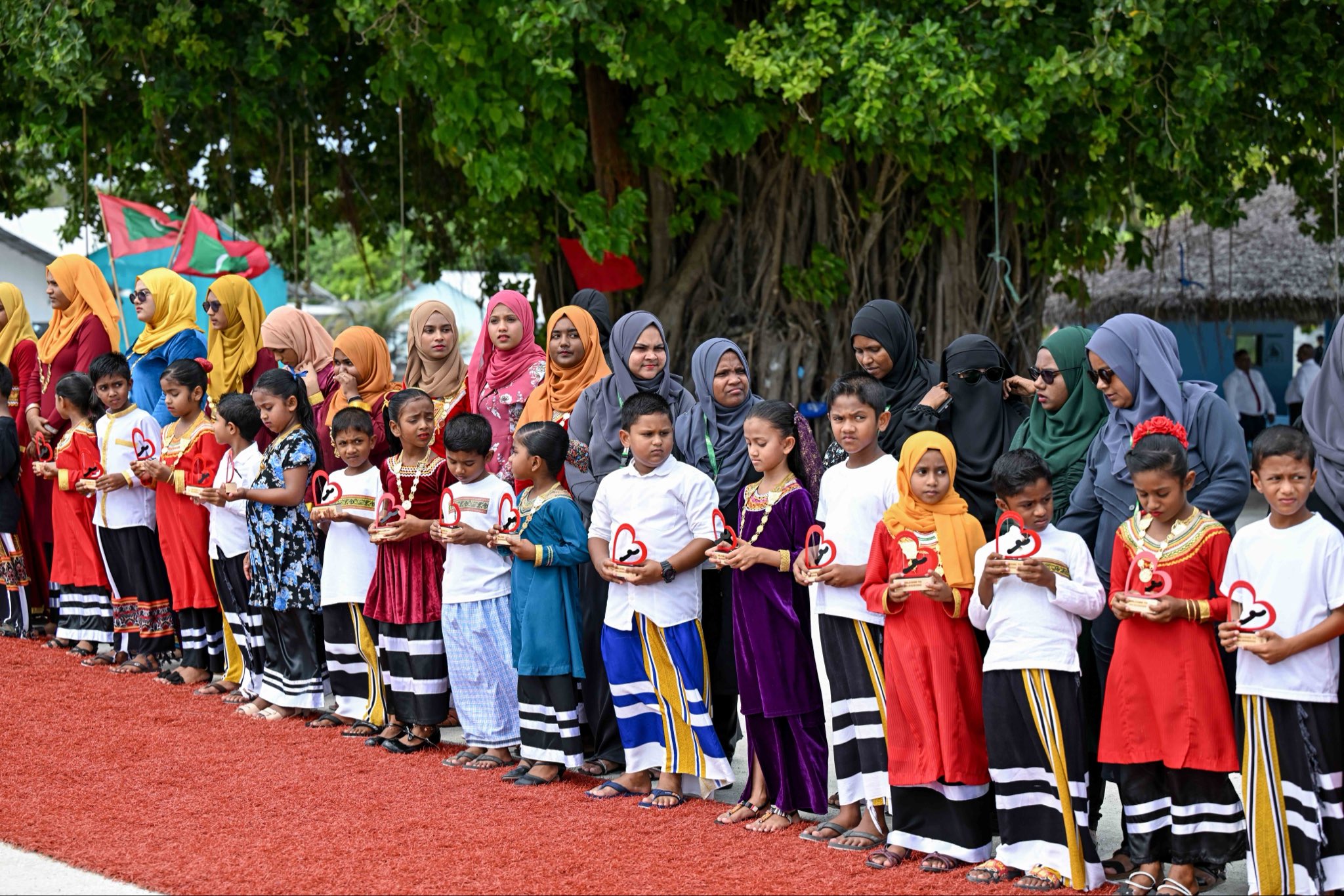 ރައީސްއަށް މަރުޙަބާ ދެންނެވުން