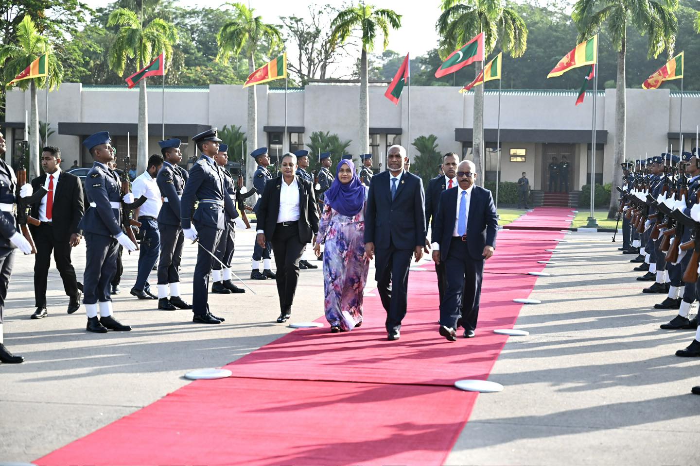 ސްރީލަންކާއަށް ކުރެއްވި ފުރަމާނަ ދަތުރުފުޅު ނިންމަވާލެއްވުމަށްފަހު ރައީސުލްޖުމްހޫރިއްޔާގެ ދެކަނބަލުން ފުރާވަޑައިގެންފި