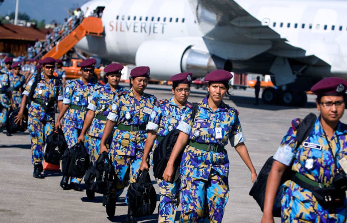 ބަންގްލަދޭޝްގެ އަންހެން އޮފިޝަލުންނަށް "ސަރ" ކިޔުމުގެ އުސޫލު ބާތިލުކޮށްފި