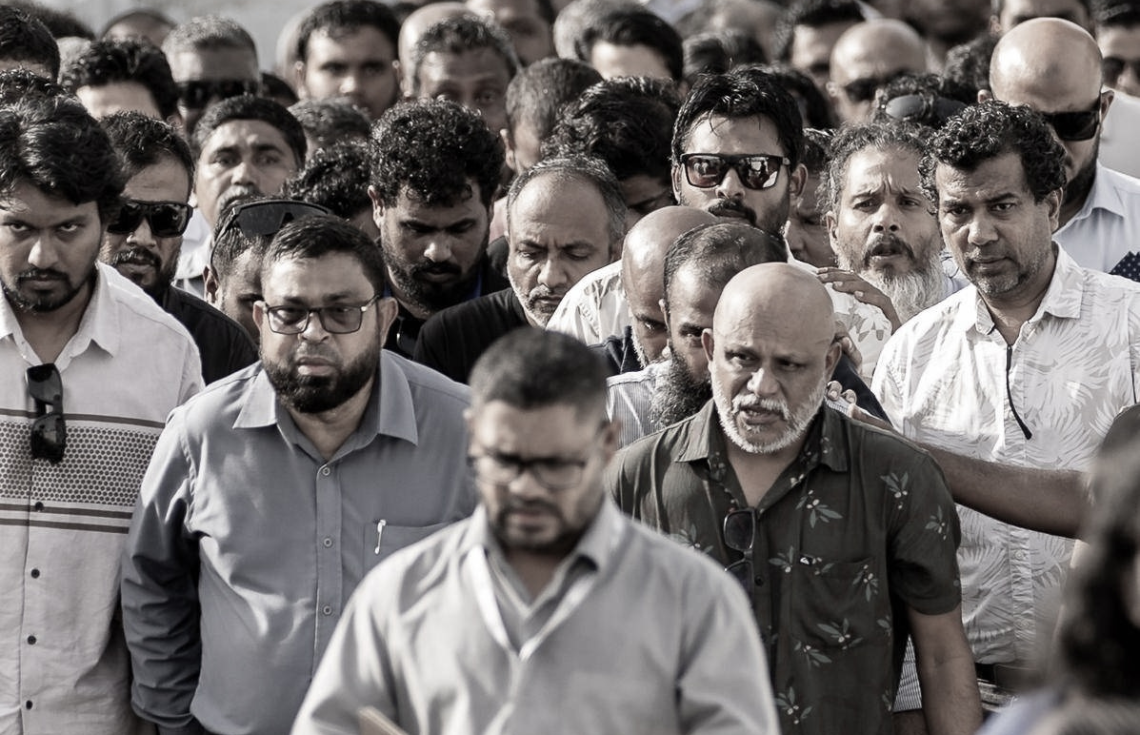 އަސަރާއެކު ތޭރަވާ ކިޔައިދިނީ މިއަދު އޭނާ އިޙުސާސް ކުރަމުންދާ ހިތްދަތިކަން