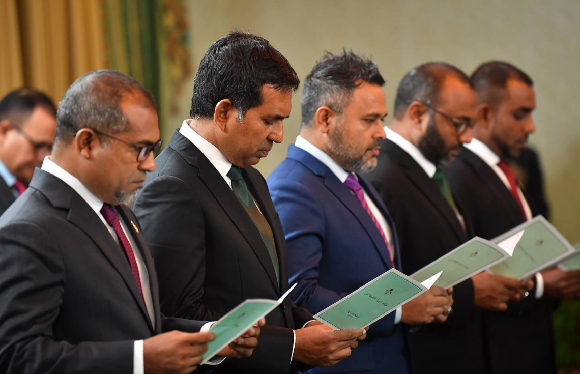 ސަރުކާރުގެ ސިޔާސީ މަޤާމުތަކުގައި ތިއްބެވި މުވައްޒަފުންގެ އަދަދު ހާމަކޮށްފި