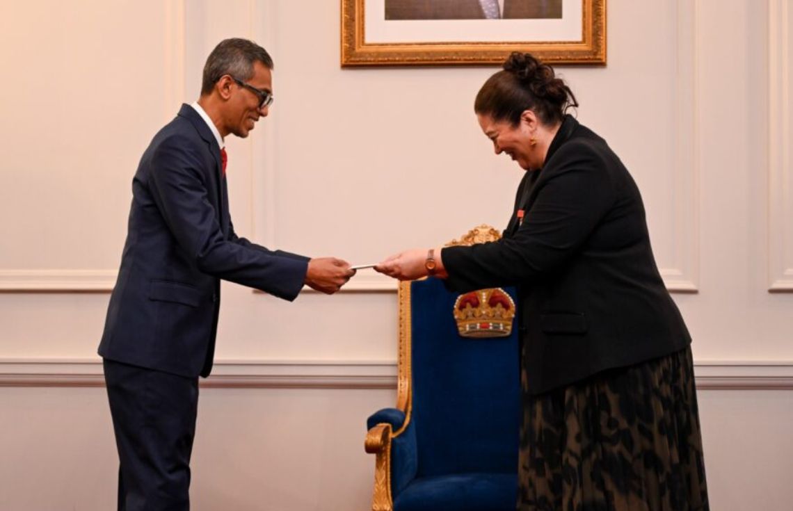ރާއްޖެއިން ނިއުޒިލޭންޑަށް ކަނޑައަޅުއްވާފައި ހުންނަވާ ނޮން-ރެސިޑެންޓް ސަފީރުގެ ފަތްކޮޅު އަރުވައިފި
