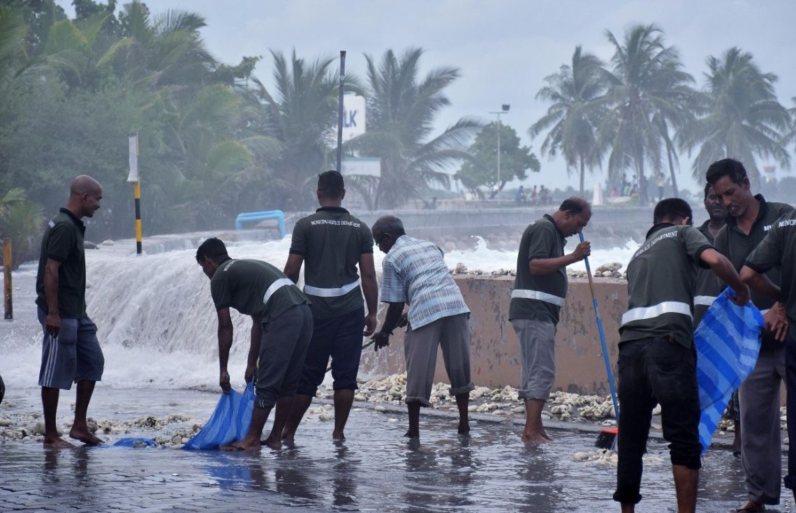 ހުޅަނގު މޫސުމުގެ ބާރުގަދަވެ، މުޅި ރާއްޖެއަށް ހުދު ސަމާލު ނެރެފި