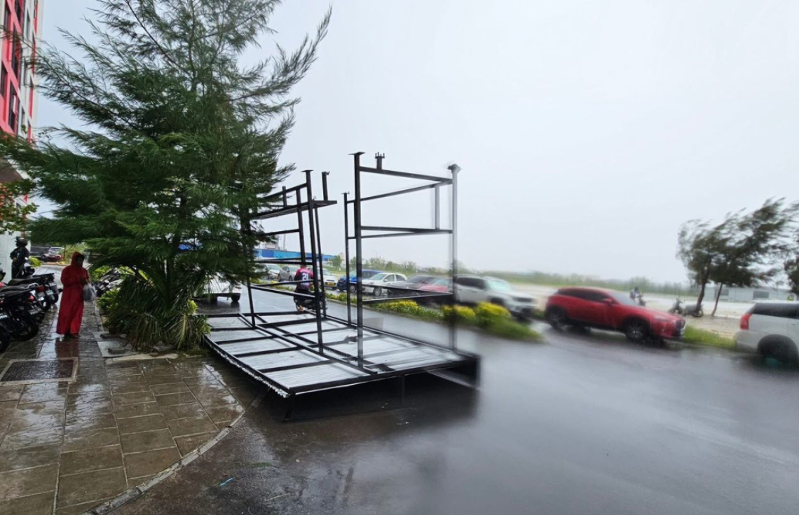 ހުޅުމާލެ ފޭސް-2ގައި ބަސް ސްޓޭންޑަކާއި ސައިކަލުތަކެއް ވަޔާ އެއްލާލައިފި