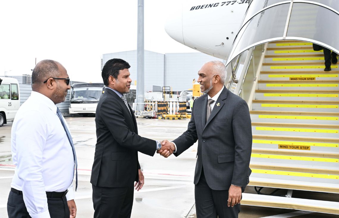 ރައީސް މުޢިއްޒު އިނގިރޭސިވިލާތަށް ކުރެއްވި ރަސްމީ ދަތުރުފުޅު ނިންމަވާލައްވައިފި