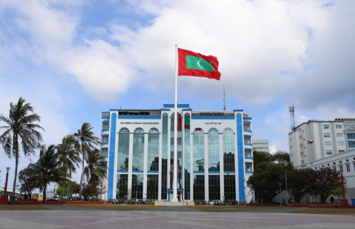 ފައިސާ ފޭރުމުގެ މައްސަލައަކާ ގުޅިގެން ފުލުހުންނަށް ހަމަލާދިން ދެމީހަކު ހައްޔަރުކޮށްފި