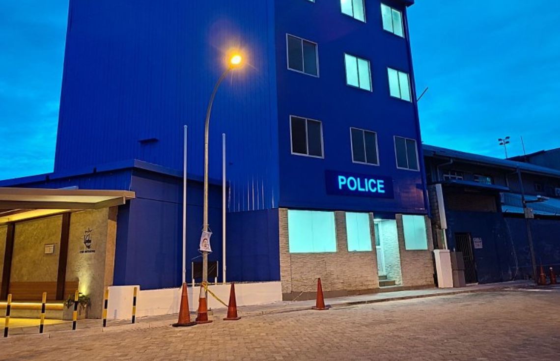 ގަދަ ވަޔާ ގުޅިގެން މާފަންނު ޕޮލިސް ސްޓޭޝަންގެ ކުޑަ ދޮރެއް ވެއްޓިއްޖެ