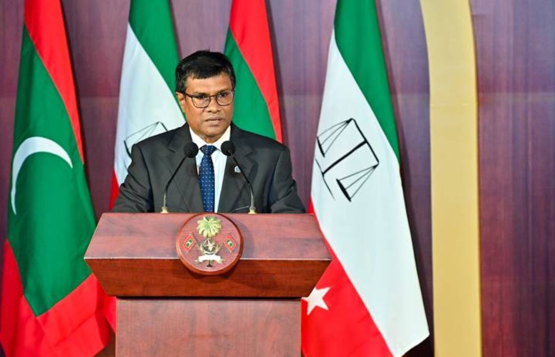 ފެހި ޤާނޫނު އަސާސީ އައިފަހުން ރިޓަޔަރކުރެއްވި ފުރަތަމަ އުއްތަމަ ފަނޑިޔާރަށް މަރުހަބާ: ބަންޑާރަ ނައިބު