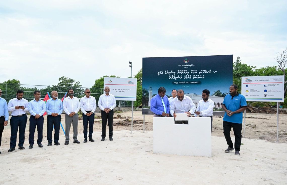 ނ. ހެނބަދޫ އައު މިސްކިތުގެ ބިންގާ އަޅައިފި
