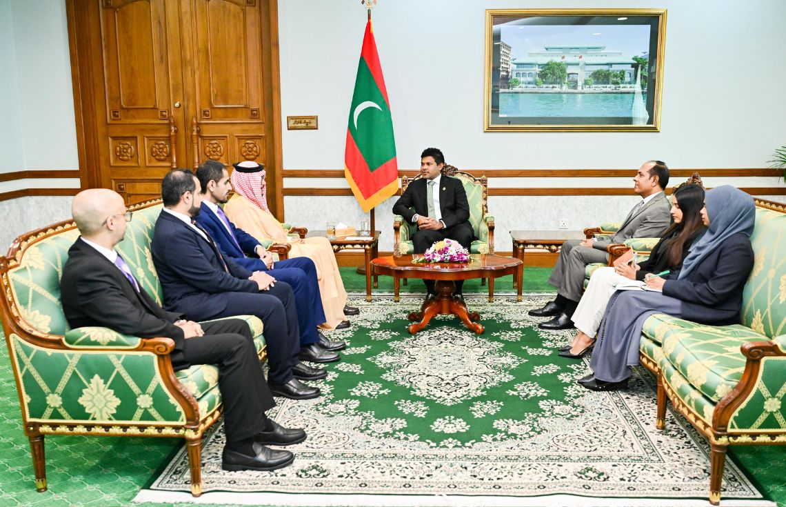 ސަޢޫދީ ސަފީރު ނައިބު ރައީސްގެ އަރިހަށް އިޙްތިރާމުގެ ޒިޔާރަތެއް ކުރައްވައިފި