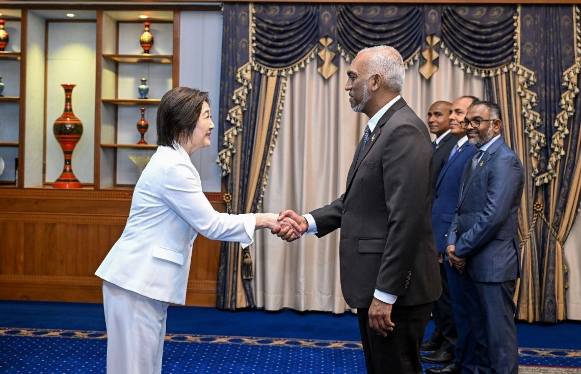 ޖަޕާން ބޮޑުވަޒީރުގެ ޚާއްޞަ މަންދޫބު، ރައީސުލްޖުމްހޫރިއްޔާގެ އަރިހަށް އިޙްތިރާމްގެ ޒިޔާރަތެއް ކުރައްވައިފި