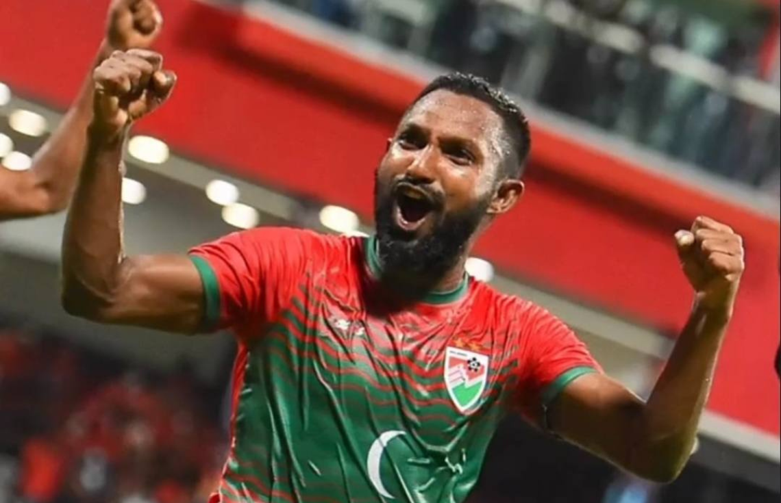 އުމެއިރު ޕްރޮފެޝަނަލް ފުޓުބޯޅައިން ރިޓަޔާރކޮށް އެކަން އިޢުލާންކޮށްފި
