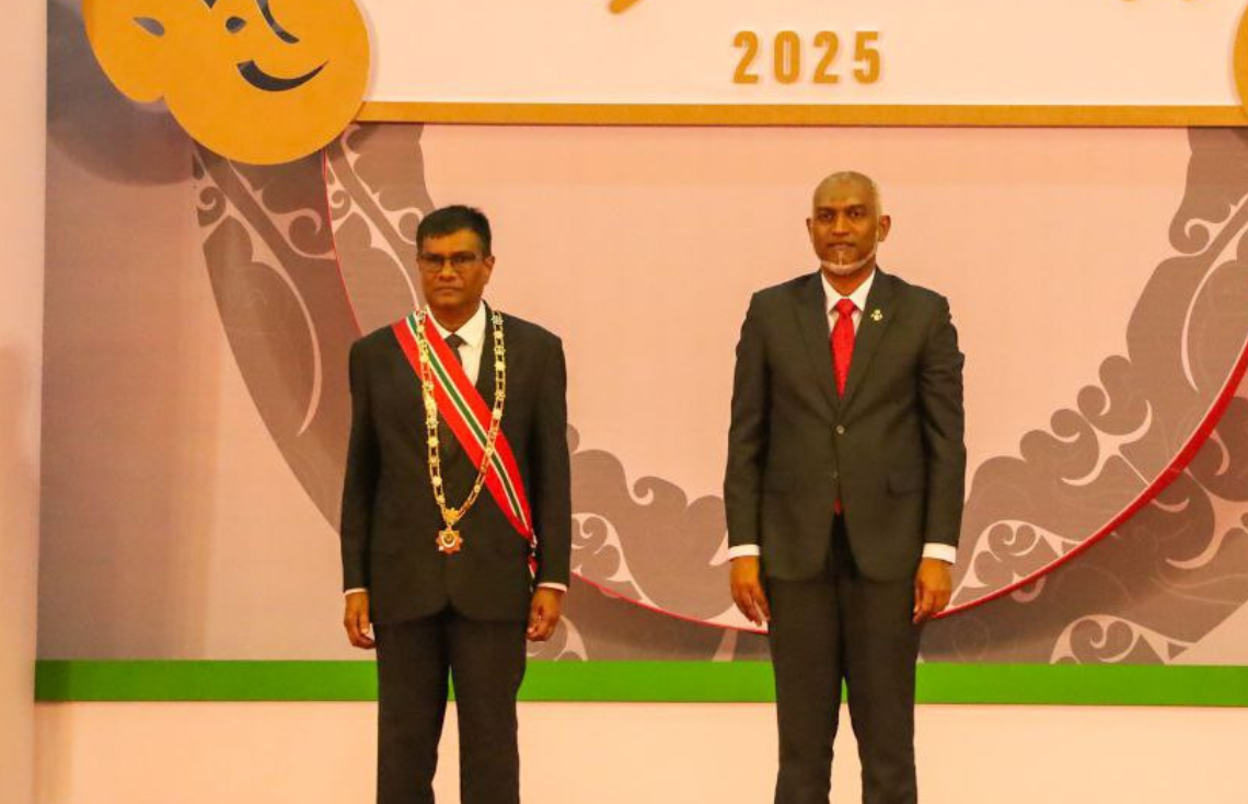 އަލްއުސްތާޛު މުޢުތަސިމް ޢަދުނާނަށް ނިޝާން ޢިއްޒުއްދީނުގެ ޢިއްޒަތުގެ ވެރިކަން އަރުވައިފި