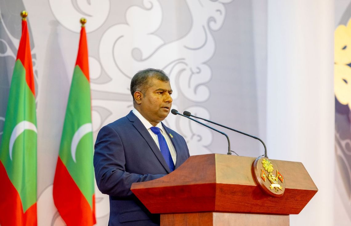 މޯލްޑިވިއަން ބޯޓުތަކުގައި ތާނައިން 'ދިވެހިރާއްޖެ' ޖަހާންފެށުމުން، ވަޒީރު އާދަމް ނަޞީރު މަރުޙަބާ ވިދާޅުވެއްޖެ