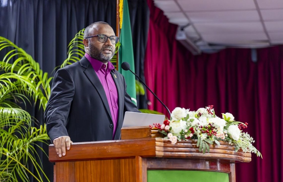 ޒަޔަނިސްޓުން އަޤްސާ މިސްކިތަށް ވަދެގަތުން ވަޒީރު ޑރ. ޝަހީމް ކުށްވެރިކުރައްވައިފި