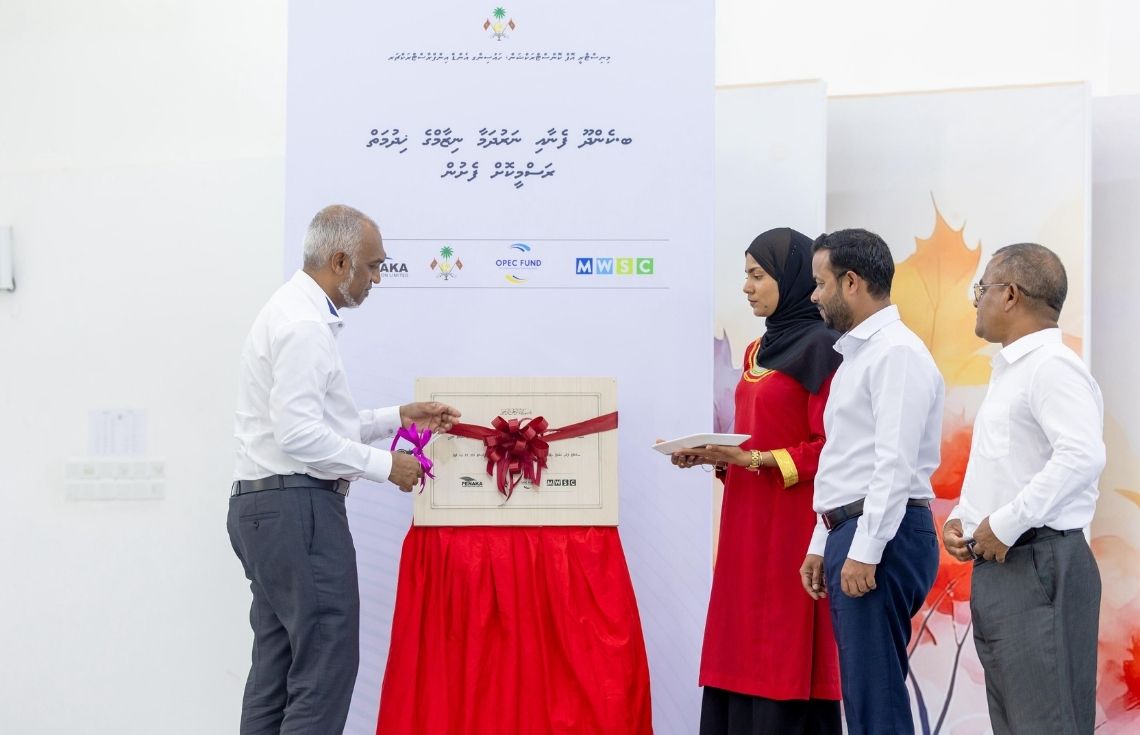 ރައީސް މުޢިއްޒު ކެންދޫ ފެނާއި ނަރުދަމާ ނިޒާމުގެ ޚިދުމަތް ރަސްމީކޮށް ފައްޓަވައިދެއްވައިފި