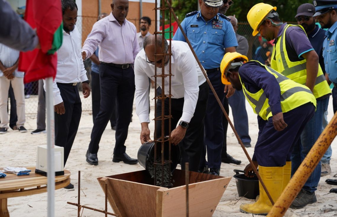 މާޅޮހުގައި ބިނާކުރާ 500 ޖާގައިގެ މިސްކިތުގެ ޢަމަލީ މަސައްކަތް ފަށައިފި