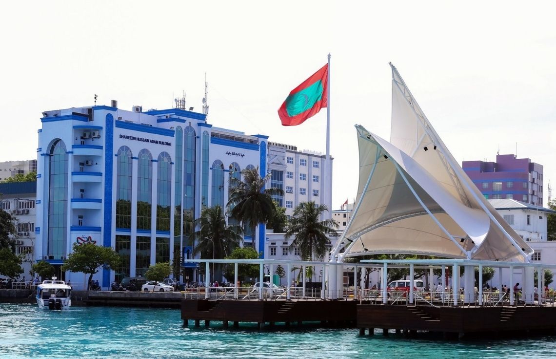 ރާއްޖެއަށް މަސްތުވާތަކެތި އެތެރެކުރަން އުޅުނު ބިދޭސީ ފިރިހެނަކު ހައްޔަރުކޮށްފި