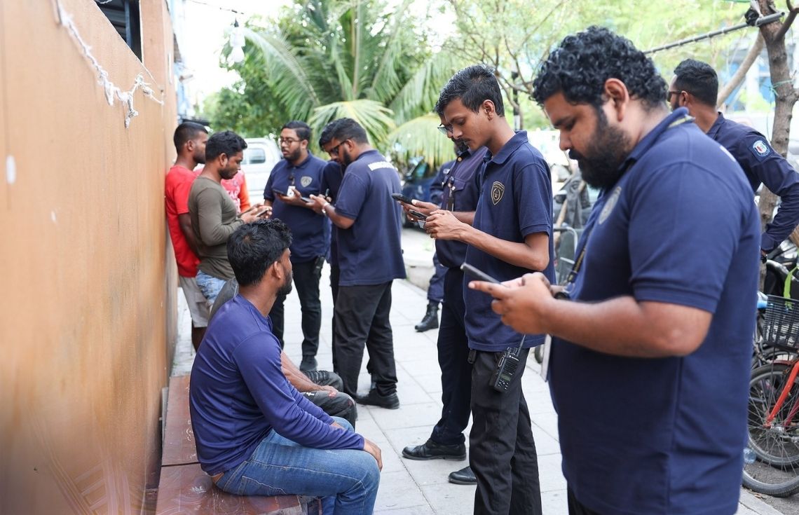ޤަވާއިދާ ޚިލާފަށް އުޅެމުންދިޔަ 11 ބިދޭސީއަކު އިމިގްރޭޝަންގެ ބެލުމުގެ ދަށަށް