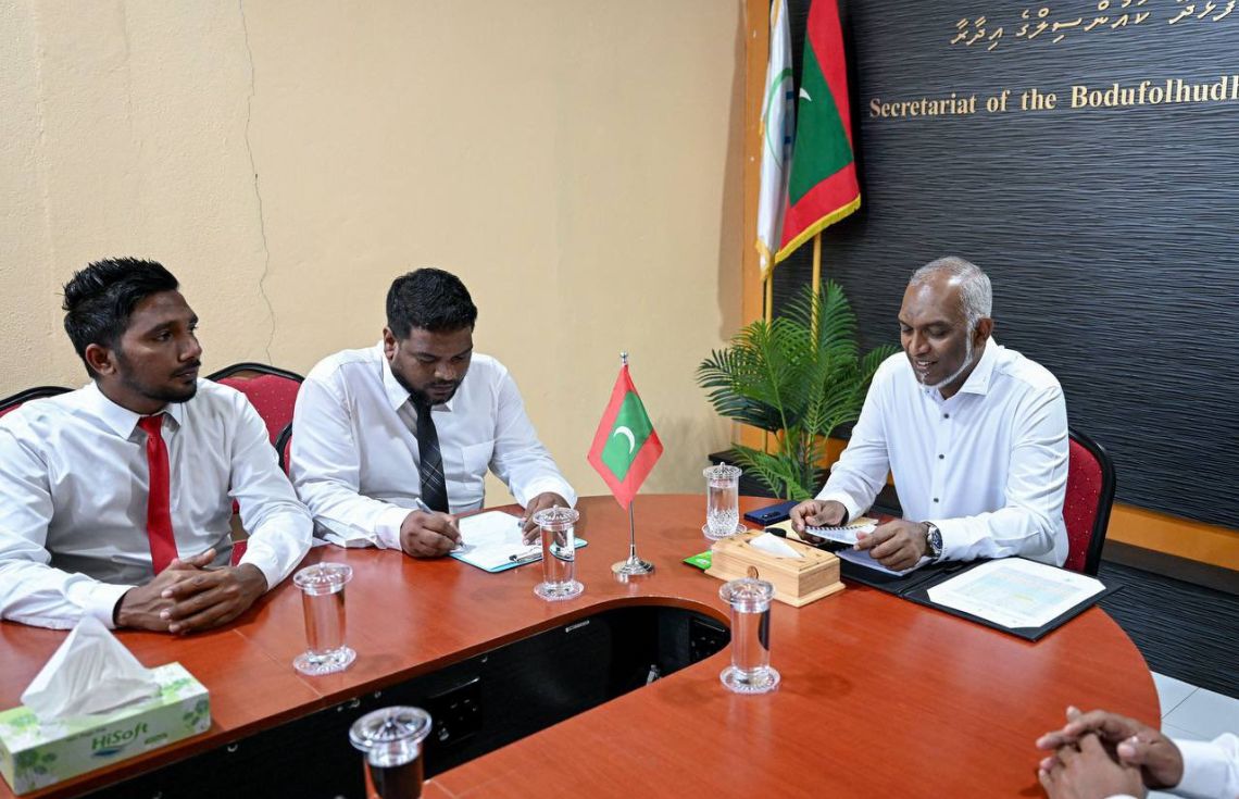 ރައީސް މުއިއްޒު ބޮޑުފޮޅުދޫ ކައުންސިލާއި އަންހެނުންގެ ތަރައްޤީއަށް މަސައްކަތް ކުރާ ކޮމިޓީއާއި ބައްދަލުކުރައްވައިފި