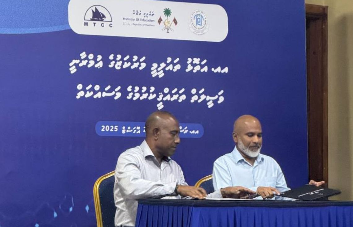 އއ. އަތޮޅު ތަޢުލީމީ މަރުކަޒުގެ ޖާގައިގެ ދަތިކަމަށް ޙައްލެއް: 3 ބުރީގެ އައު އިމާރާތް އެޅުމުގެ މަސައްކަތް އެމްޓީސީސީއާ ހަވާލުކޮށްފި