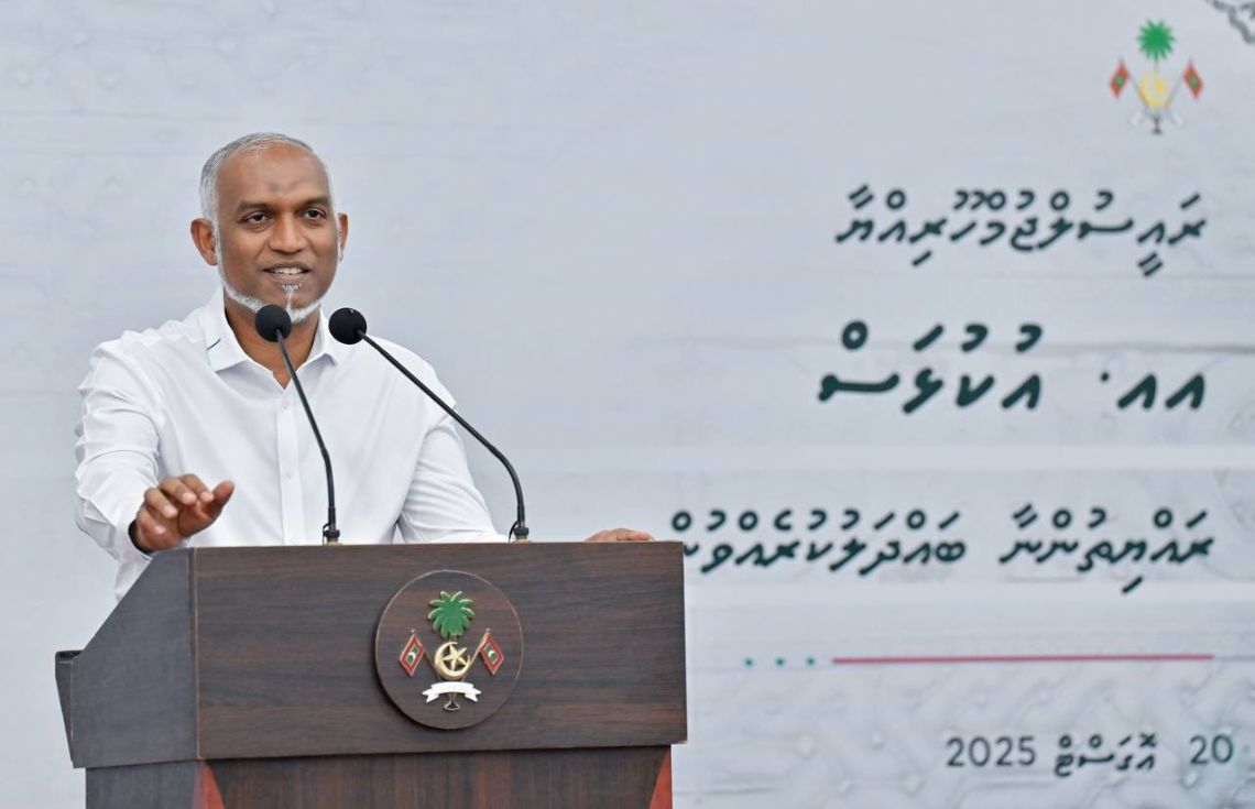 ގެސްޓުން “އައްޗި” ކޮށް އުޅޭތީ ކުޑަކުދިންގެ ޝަކުވާއެއް، ރައީސް ވިދާޅުވީ ޓޫރިޒަމް ހިންގަންވާނީ ވެސް ދީނީ އިމުން ބޭރުނުވެކަމަށް