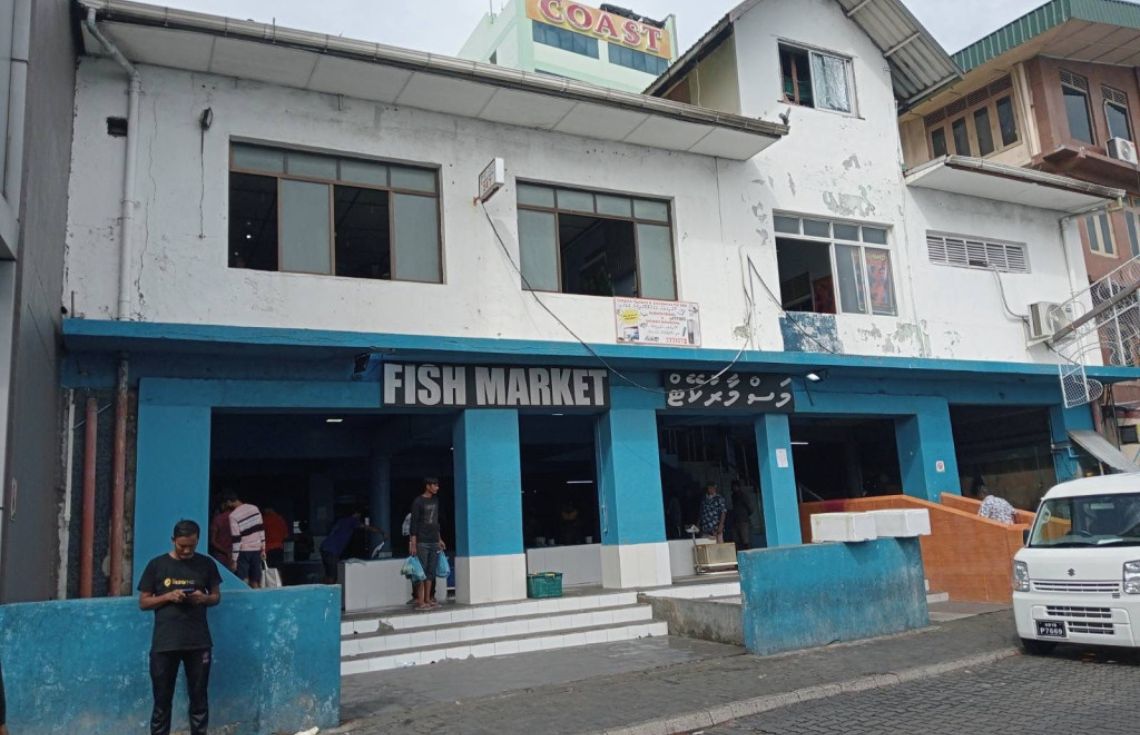 މަސް މާރުކޭޓުގެ އިމާރާތުގައި ޤަވާއިދާ ޚިލާފަށް ހިންގާ ވިޔަފާރިތައް ހުއްޓުވަނީ