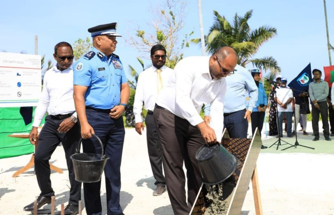 ހދ. މަކުނުދޫ ފުލުހުންގެ މަރުކަޒު އިމާރާތްކުރުމުގެ ޢަމަލީ މަސައްކަތް ފަށްޓަވައިފި