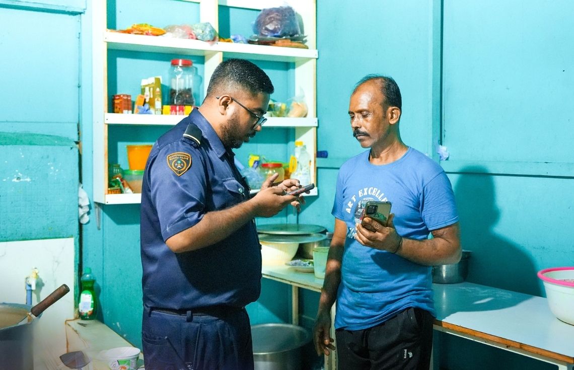 ޤަވައިދާ ޚިލާފަށް އުޅެމުންދިޔަ ބިދޭސީއަކު އިމިގްރޭޝަންގެ ބެލުމުގެ ދަށަށް ގެންގޮސްފި