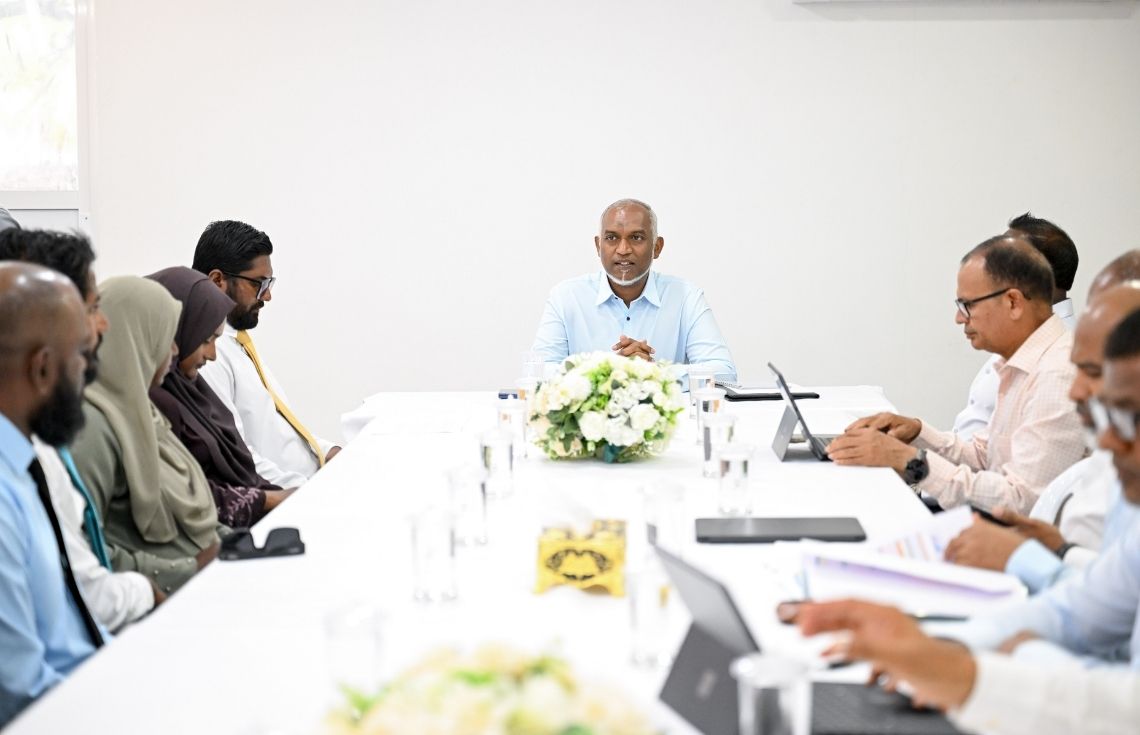 ރައީސް، މަކުނުދޫ ކައުންސިލާއި ބައެއް މުއައްސަސާތަކުގެ އިސްވެރިންނާ ބައްދަލުކުރައްވައިފި
