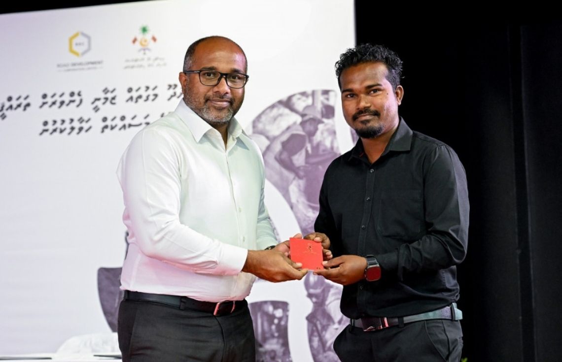 ހދ. މަކުނުދޫގައި ދިވެހި ޕާސްޕޯޓުގެ ޚިދުމަތް ފަށައިފި
