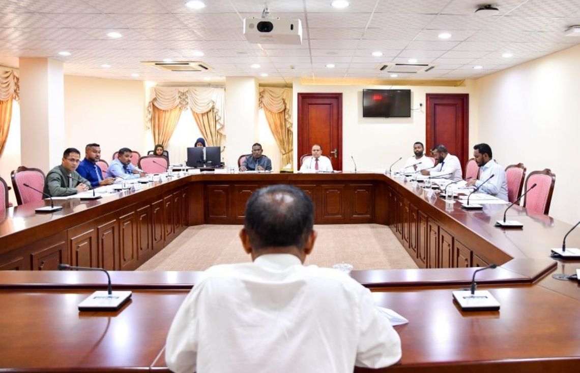 މީޑިއާތަކާ ގުޅޭ ބިލަށް، މީޑިއާތަކާއި ކަމާގުޅުން ހުރި ހުރިހާ އިދާރާތަކާ އެކު މަޝްވަރާކުރަނީ