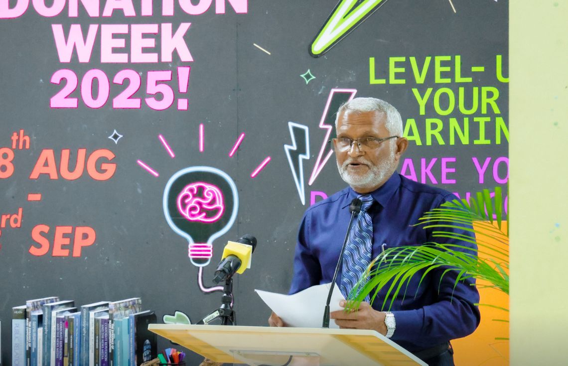 އެމްއެންޔޫއިން ލައިބްރަރީ ދުވަސް ފާހަގަކުރަނީ ފޮތުގެ ލޯބި އާލާކޮށް، ފޮތް ހަދިޔާ ކުރުމުގެ ޕްރޮގްރާމަކާއެކު