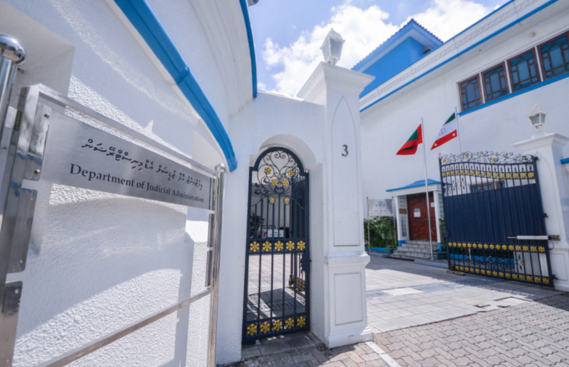 ޝަރުޢީ ދާއިރާގައި މަސައްކަތްކުރާ މުވައްޒަފުންނަށް މޫނު ބުރުގާ އެޅޭ ގޮތަށް ހަމަޖައްސައިފި