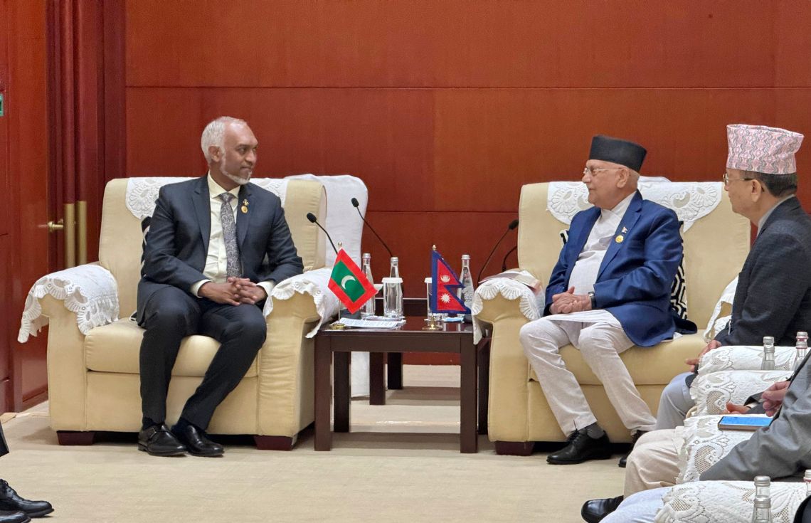 ރައީސުލްޖުމްހޫރިއްޔާ ނޭޕަލުގެ ބޮޑުވަޒީރާއެކު މުހިންމު މަޝްވަރާތަކެއް ކުރައްވައިފި