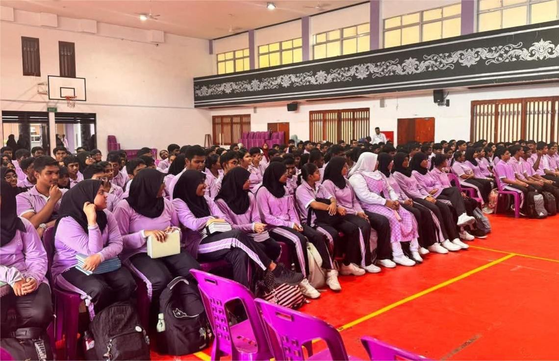 ރައްކާތެރިކަމާއެކު އިންޓަރނެޓް ބޭނުންކުރުމާމެދު ފުލުހުންގެ ފަރާތުން ހިރިޔާ ދަރިވަރުންނަށް ސެޝަނެއް ބާއްވައިފި