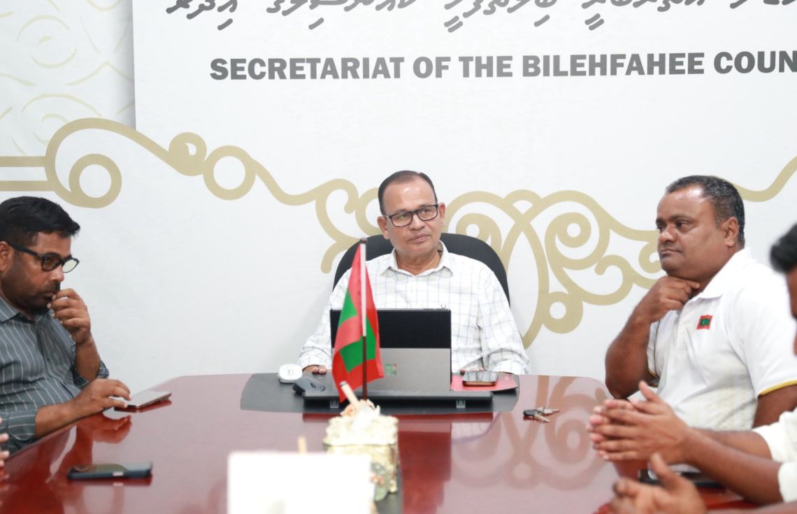 ރައީސް ގެންދަވަނީ ރަށްރަށަށް ކުރައްވާ ޒިޔާރަތުގައި  ކައުންސިލްތަކުން ހުށަހަޅުއްވާ ކަންކަމަށް އަމަލީ ސިފަ ގެނެސްދެއްވަމުން: ވަޒީރު އާދަމް ޝަރީފް