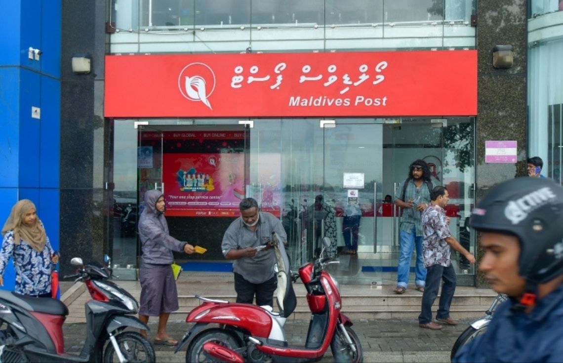 ޕޯސްޓުގެ ޚިދުމަތް ރާއްޖޭގައި ދެއްވަން އިސްވެ ތިއްބެވި ވެރިންނާއި މުވައްޒަފުންނާމެދު ޤައުމު ފަޚުރުވެރިވޭ: ރައީސް