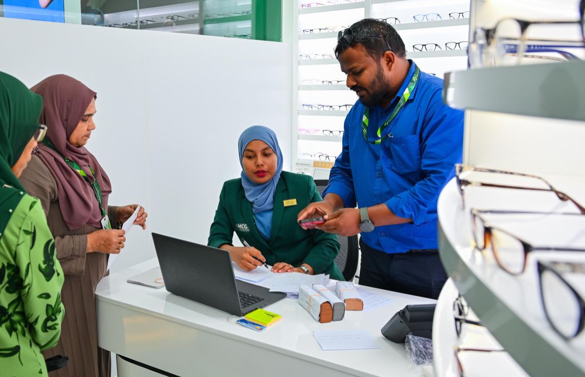 ދޮޅުމަސް ނުވަނީސް 3200 މީހުންނަށް އައިނު ފިހާރަތަކުން ޚިދުމަތްދީ 2000 އައިނު ހިލޭ ހައްދައިދީފި