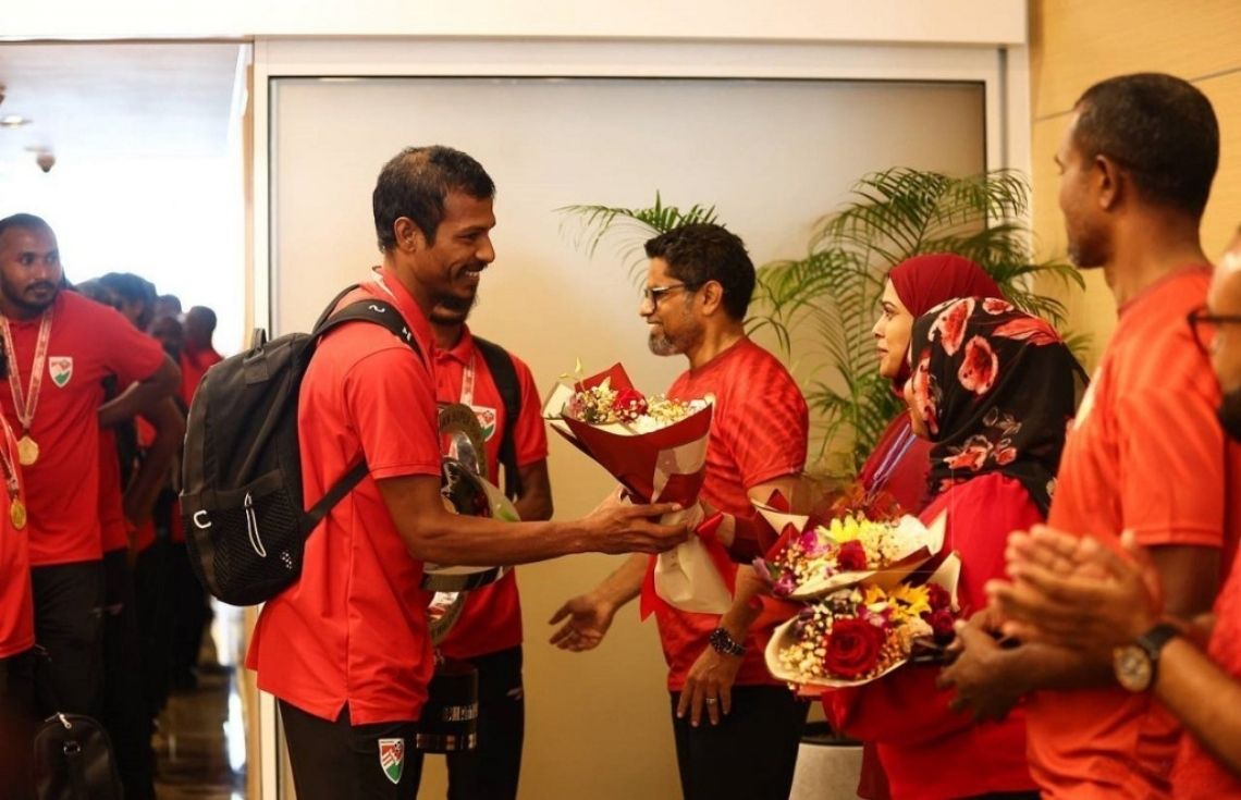 ޤައުމީ ޓީމަށް އެއަރޕޯޓުން ހޫނު މަރުޙަބާއެއް ކިޔައިފި