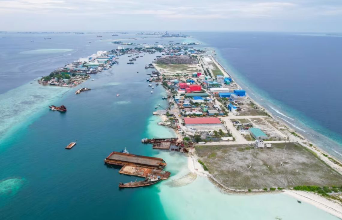 ތިލަފުށީގައި ހިނގި އެކްސިޑެންޓެއްގައި މީހެއްގެ ގައިމައްޗަށް ލޮރީއެއް އަރައިފި