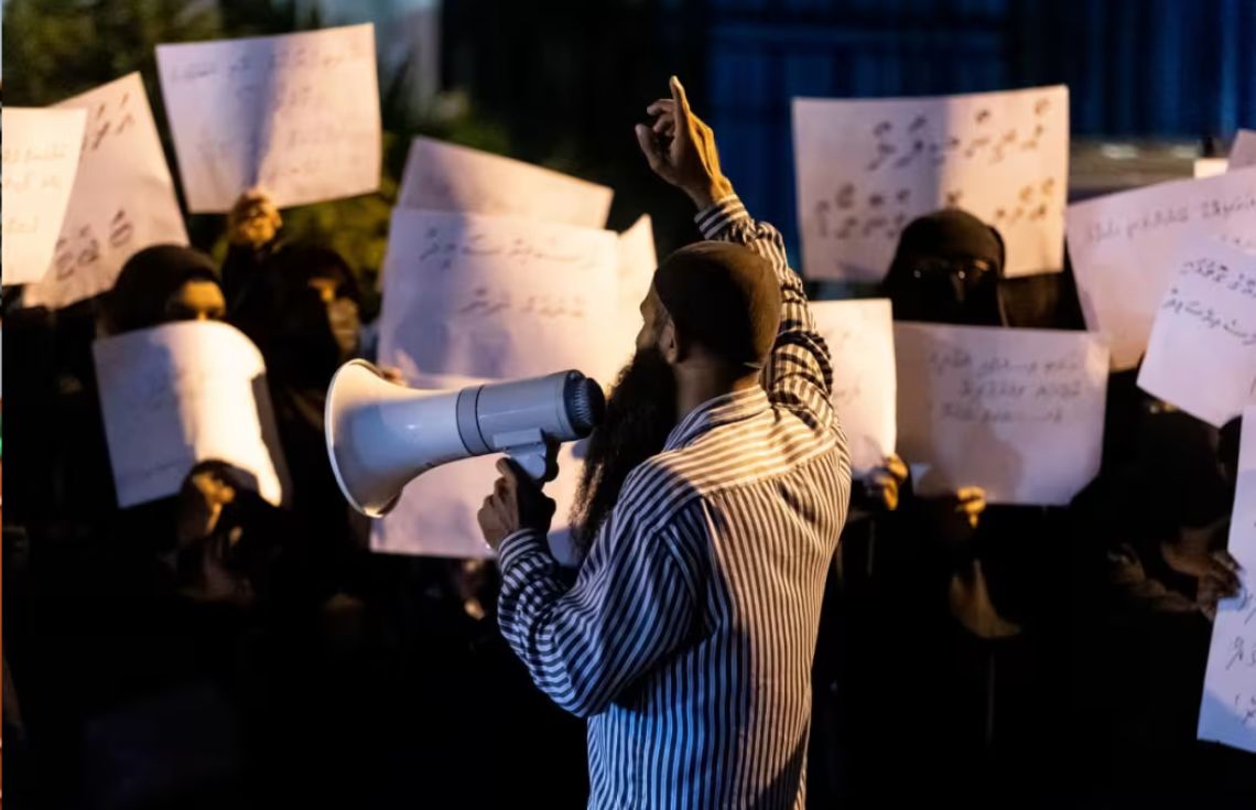 މިހާރު މޫނުބުރުގާ އަޅައިގެން ސިވިލް ސަރވިސް ވަޒީފާ އަދާކުރެވޭނެ