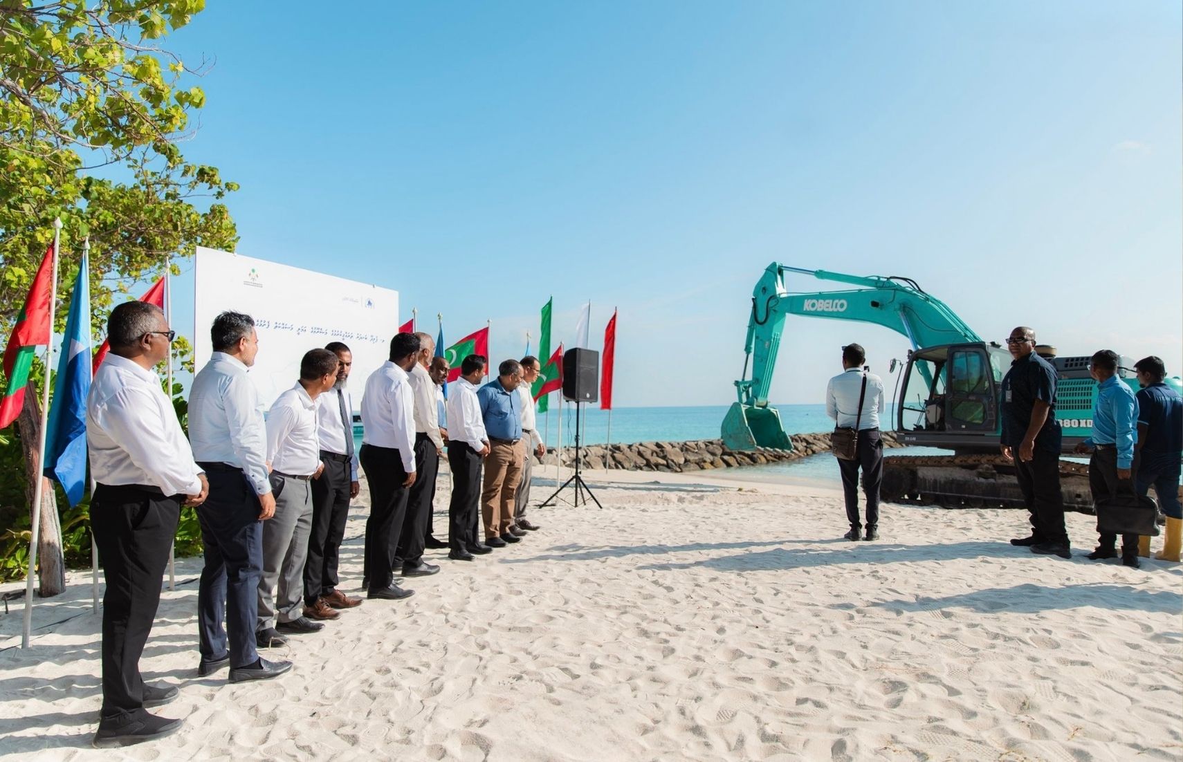 ވ. ފުލިދޫ ބަނދަރު ތަރައްޤީކުރުމުގެ މަޝްރޫޢުގެ ޢަމަލީ މަސައްކަތް ފަށައިފި