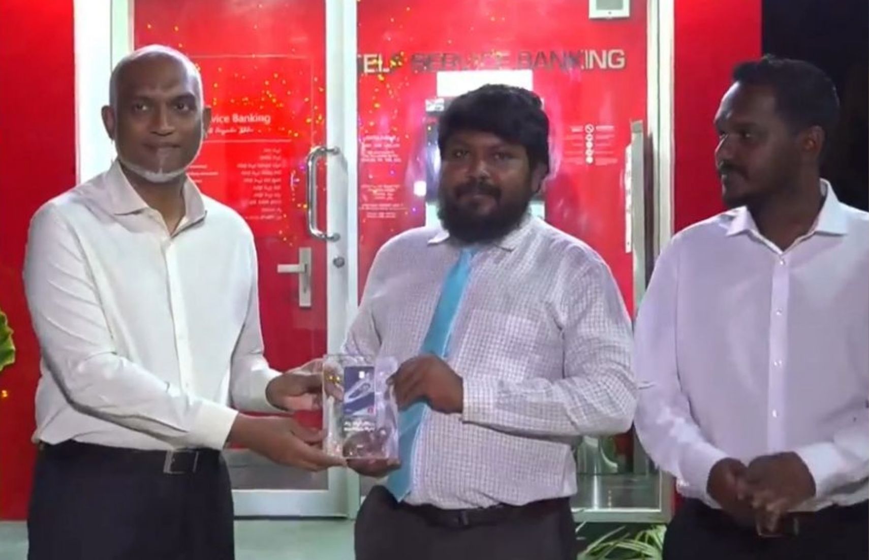 ވ. ތިނަދޫގައި ޤާއިމުކުރި އޭޓީއެމްގެ ޚިދުމަތް ރައީސް އިފްތިތާޙުކޮށްދެއްވައިފި